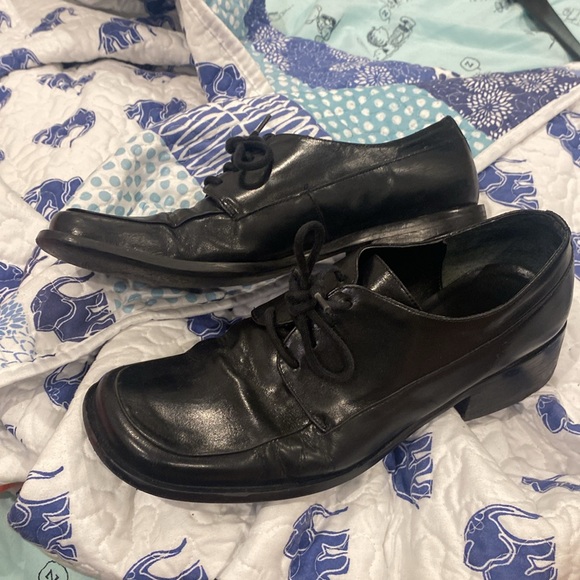 Etienne Aigner Black Leather Lace Up Shoes - Picture 5 of 5